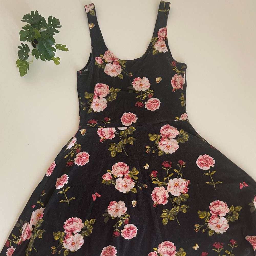 ๐ธ Women's Black Floral Mini Dress for Summer, S - Picture 1 of 4